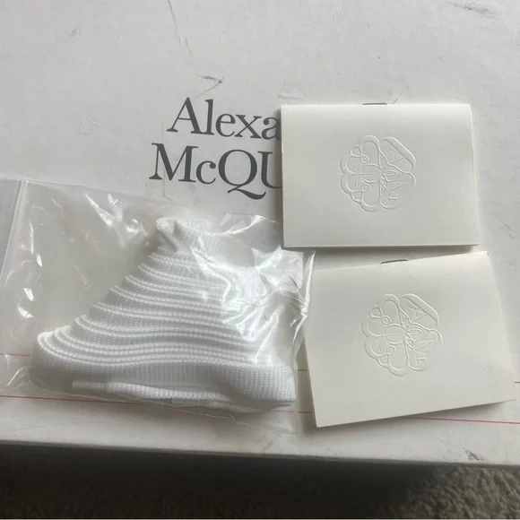 Alexander McQueen Oversized Sneaker in Glitter Pink - Picture 10 of 10